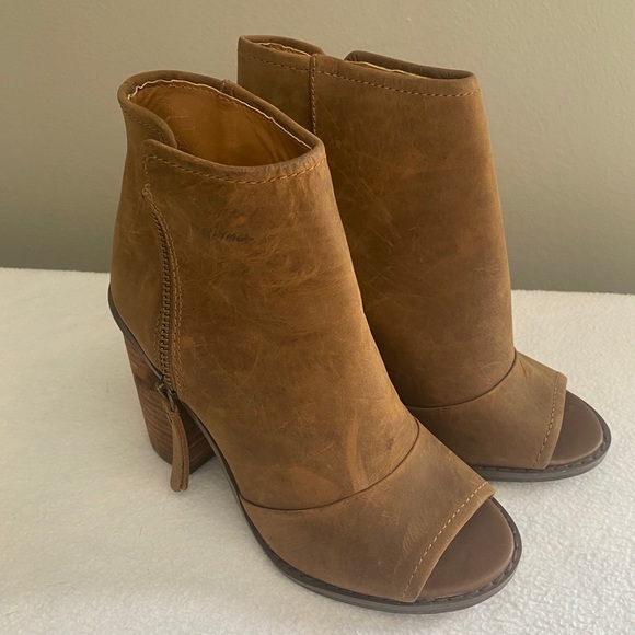 Kelsi Dagger Brooklyn Open Toe Bootie - Picture 1 of 7